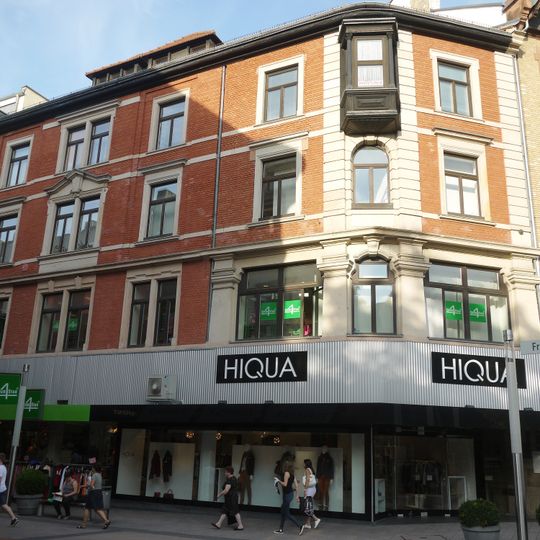 Wohn- und Geschäftshaus