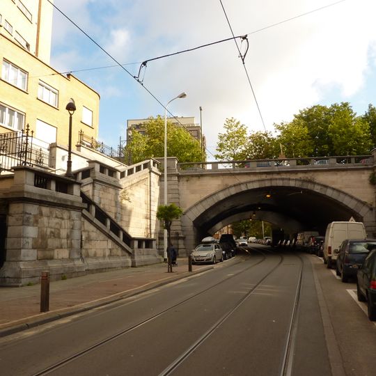 Pont de la chaussée de Helmet