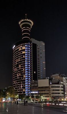 Nocą 0