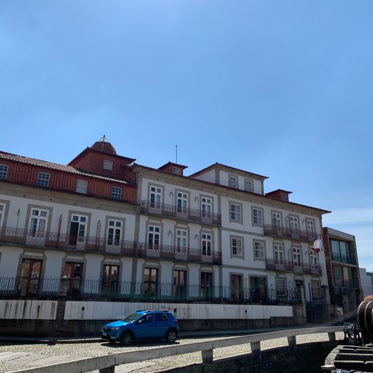 Casa no Largo do Cidade e Oratório do Senhor da Piedade