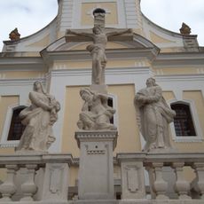 Areál farského kostola, súsošie-kríž s korpusom