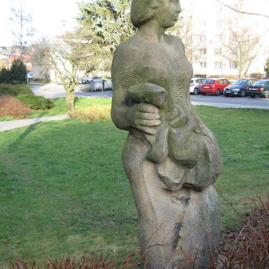 Socha ženy v ulici Úvoz v Rýmařově