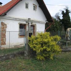 Kříž ve Vlčí u rozcestí