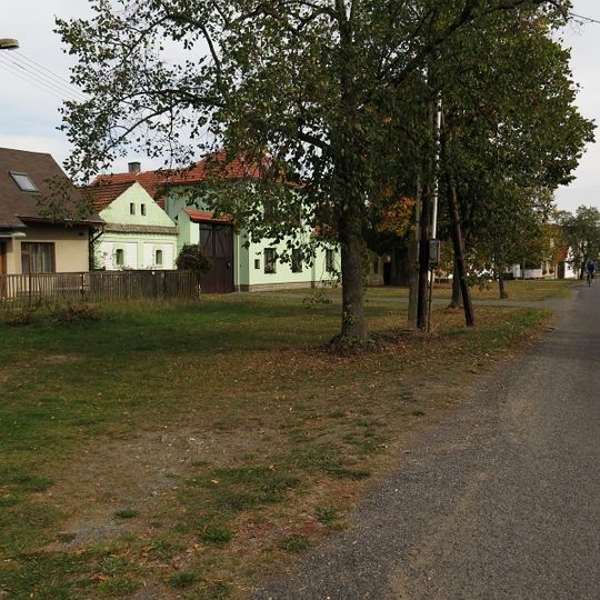 Ústřední náves, půdorys okrouhlice