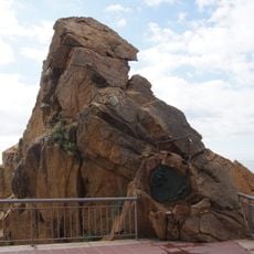 Monument a l'Òpera Marina