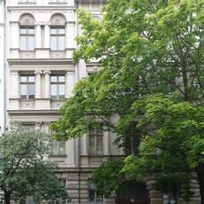 Mietshaus Biesentaler Straße 11