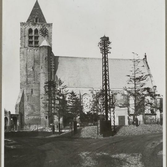 Toren van de Nederlands Hervormde Kerk. Sobere toren van baksteen