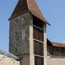 Tour Barraud et restes de l'enceinte