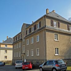 Genossenschafts-Wohnhaus in offener Bebauung Lindenstraße 4