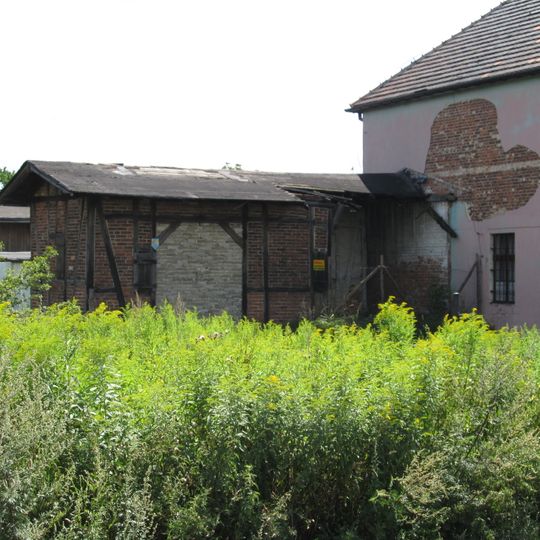 D. budynek magazynu przesyłkowego