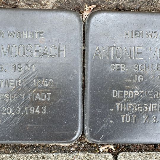 Stolperstein en memoria de Paul Moosbach