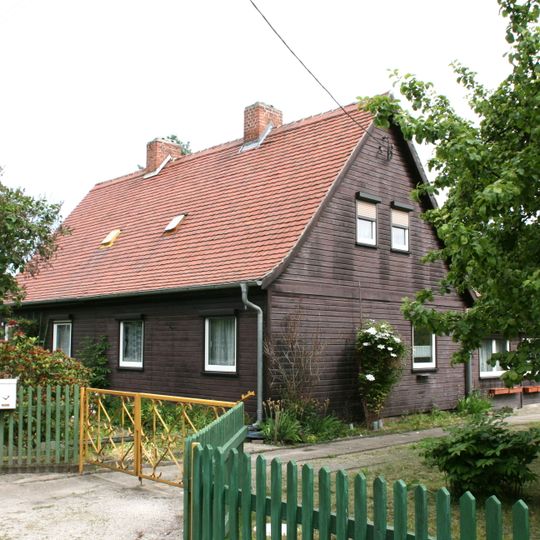 Doppelwohnhaus in offener Bebauung mit Anbau über Eck Schenkendorfstraße 6; 8