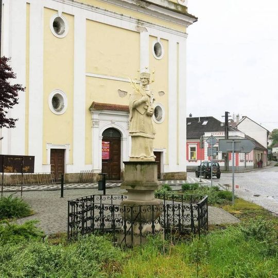 Socha svatého Jana Nepomuckého před kostelem ve Veverské Bítýšce