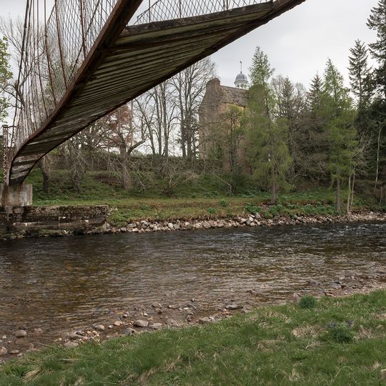 Abergeldie Castle, Suspension Bridge