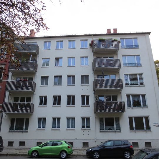 Wohnanlage, bestehend aus zwei fünfgeschossigen Mietshäusern und zehngeschossigem Hochhaus Promenadenstraße 34