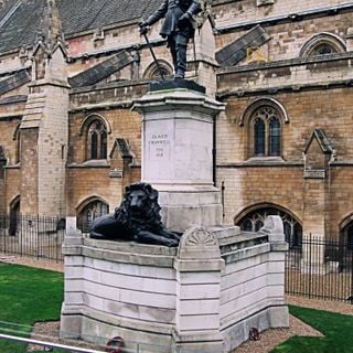 Statue of Oliver Cromwell