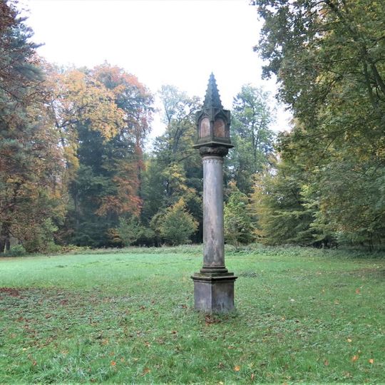 Boží muka v zámeckém parku v Liběchově