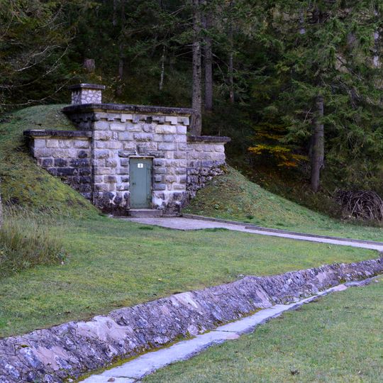 3 Kammern , 2 Zugänge, 1 Einsteigturm