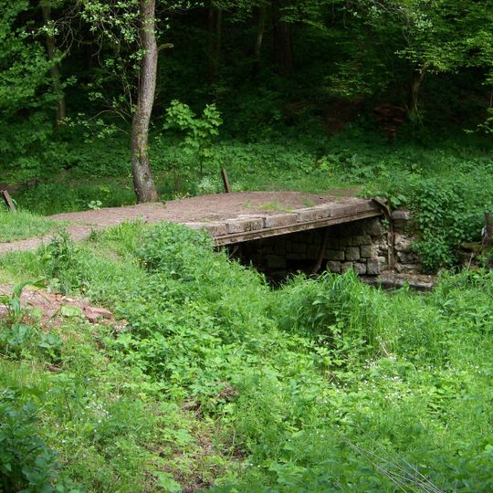 Most přes Loděnici na lesní cestě severovýchodně od Sedlce