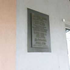 Pamětní deska obětem okupace 1939-45 na nádraží v Mělníku