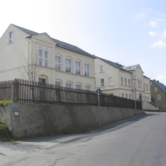 Zwei Schulgebäude Rathausstraße 7; 8