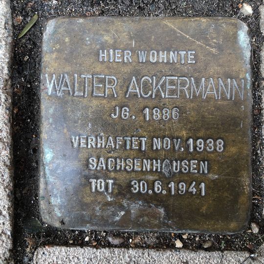 Stolperstein en memoria de Walter Ackermann