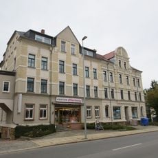 Doppelmietshaus in offener Bebauung mit Laden sowie Rückgebäude im Hof von Nr. 242 Zwickauer Straße 242; 244