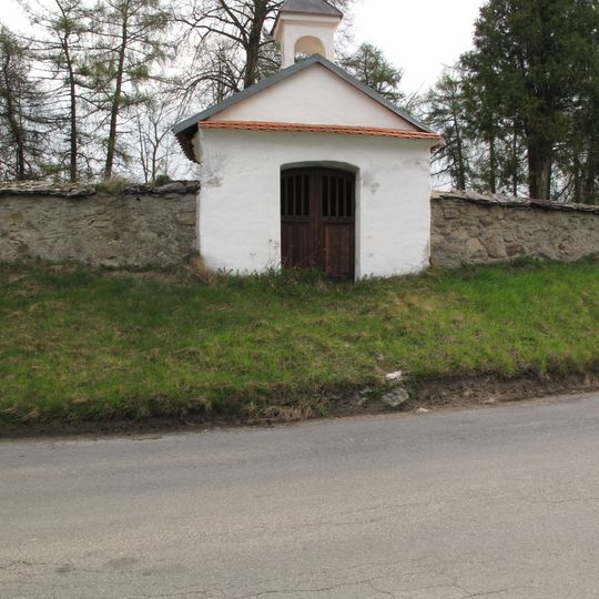 Kaple východně od Mlázov