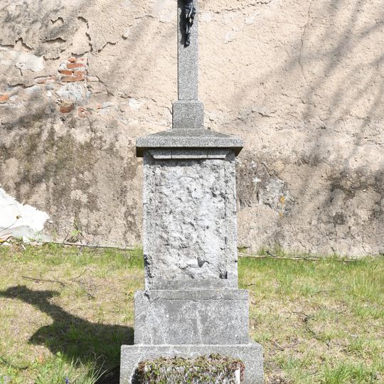 Kříž v Babicích nad Svitavou před kostelem svatého Jana Křtitele