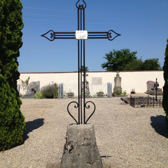 Cemetery cross of Chânes