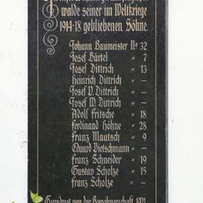 Pamětní deska obětem 1. světové války na stěně kaple svatého Václava ve Starém Hraběcí