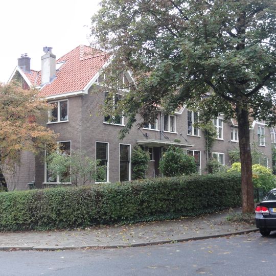 Vier middenstandswoningen in het Sonsbeekkwartier