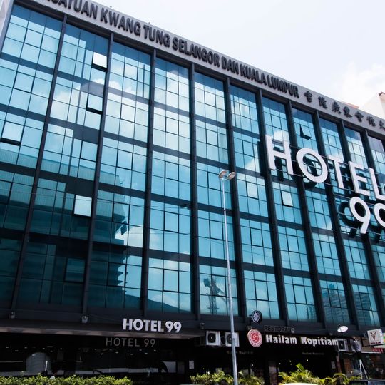 Hotel 99