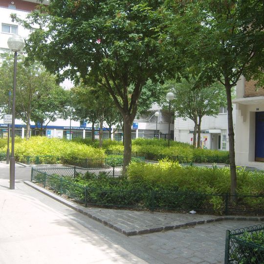 Square de la place André-Masson