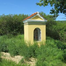 Kaplička v remízu západně od Miřetic