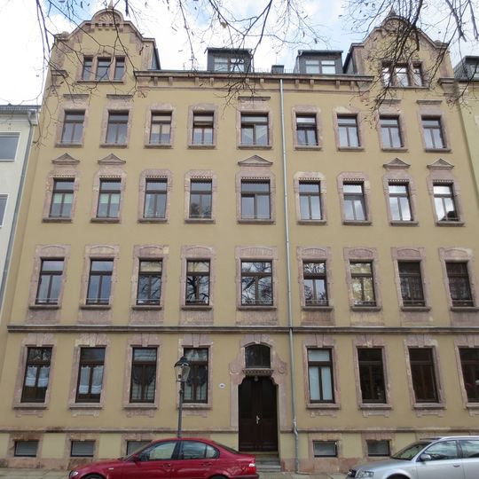 Mietshaus in geschlossener Bebauung Agnesstraße 16