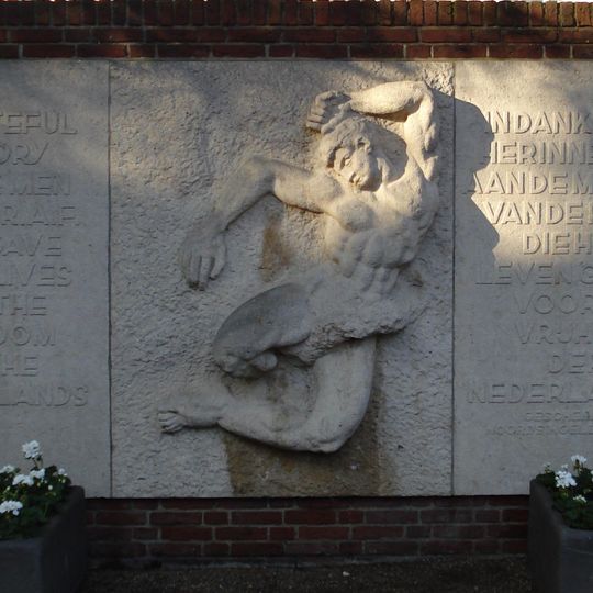 Monument for the fallen English kites