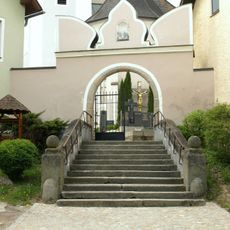 Friedhofsmauer, -tor