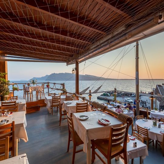 Ammoudi Fish Tavern