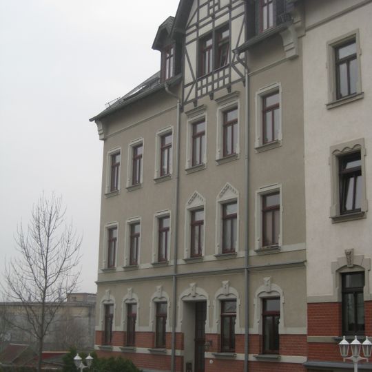 Mietshaus in halboffener Bebauung Friedrich-Naumann-Straße 1