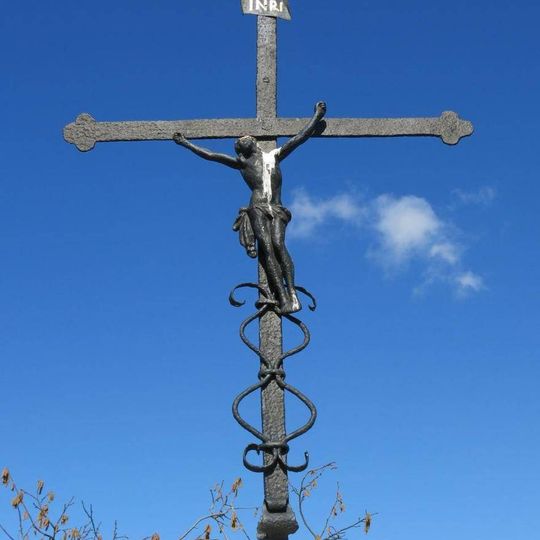 Sloup s křížkem v severní části Volenic