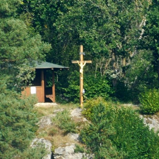 Kříž na vyhlídce nad Teplou v Bečově