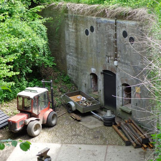 Fort Vechten, flankbatterij F en remise M