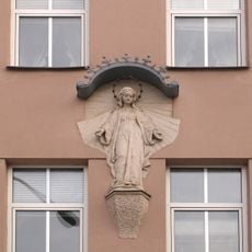 Socha Panny Marie na domě Dominikánské náměstí 9 v Brně
