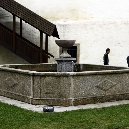 Kašna u kláštera v Milevsku