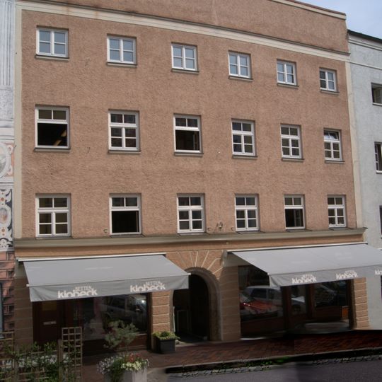 Wohn- und Geschäftshaus