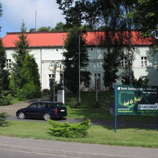 D. dwór, ob. Urząd Gminy