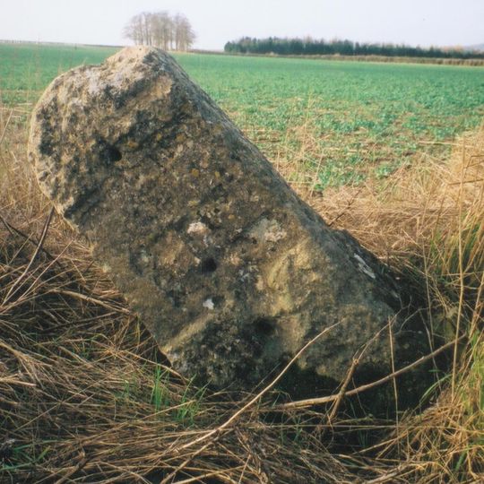 Milestone, S of Hill Buildings between top of hill and lay-by
