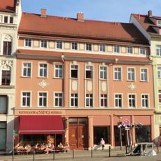 Wohnhaus mit Läden in geschlossener Bebauung und östliches Hintergebäude Obermarkt 3