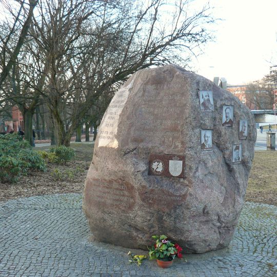 Pomnik stulecia Polskiego Towarzystwa Krajoznawczego w Poznaniu